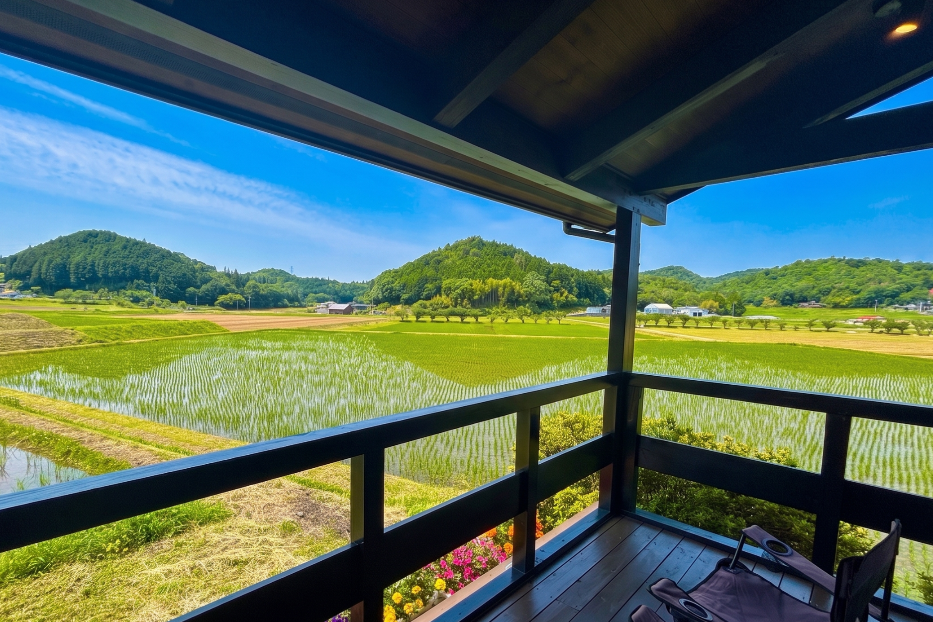 田園風景を見渡すウッドデッキテラス